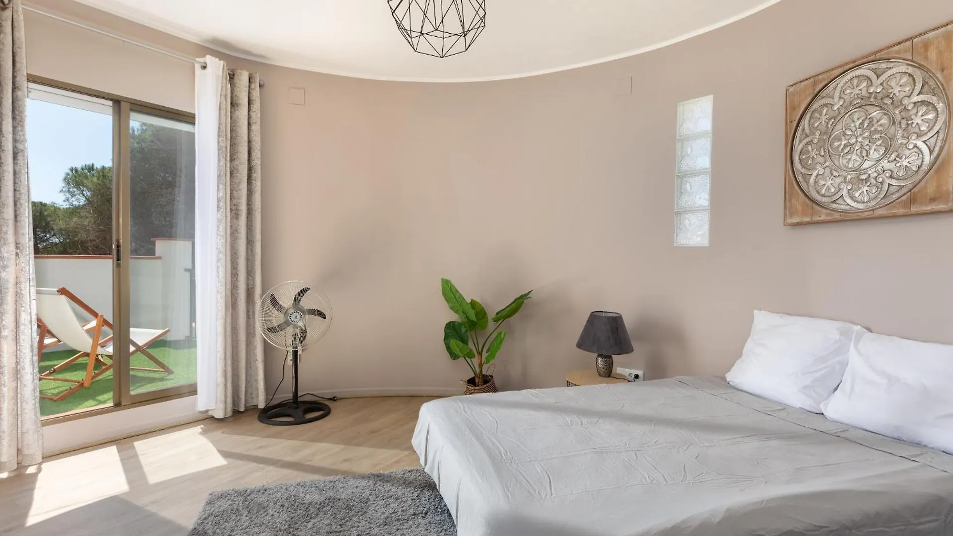 Hauzify I Villa Eugeni Ors カロンジェ