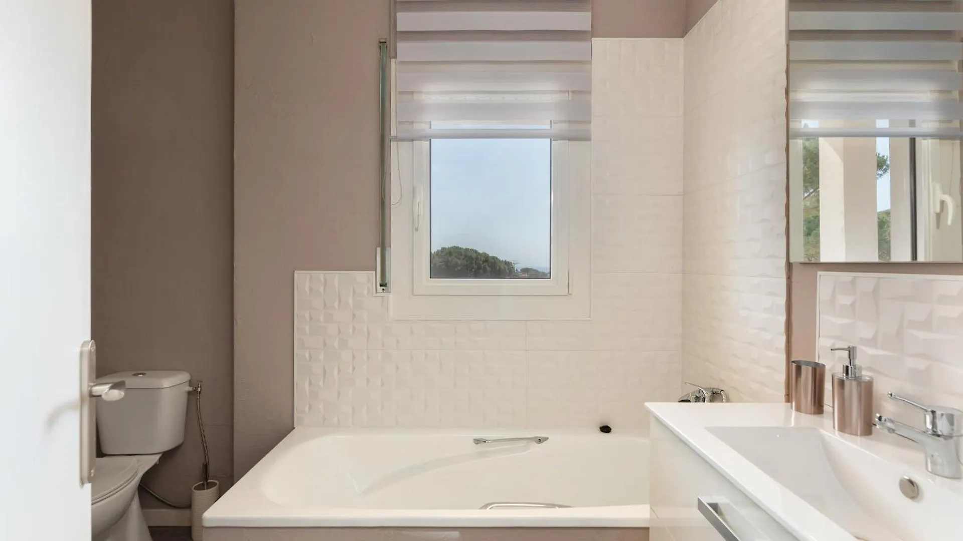 Hauzify I Villa Eugeni Ors Calonge  Spain